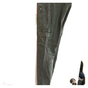 Skinny cargo pants